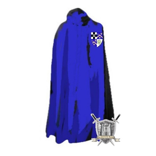 cape bleue sur mesure avec son blason